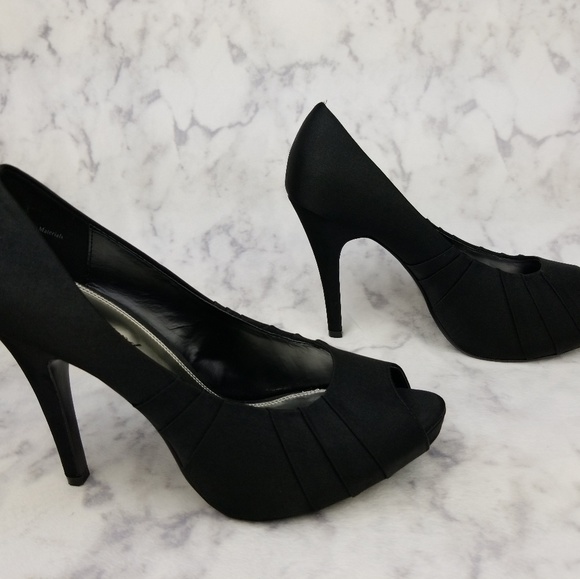 Lulu Townsend Black 4.5 inch heels size 9.5 fabric - Picture 6 of 8